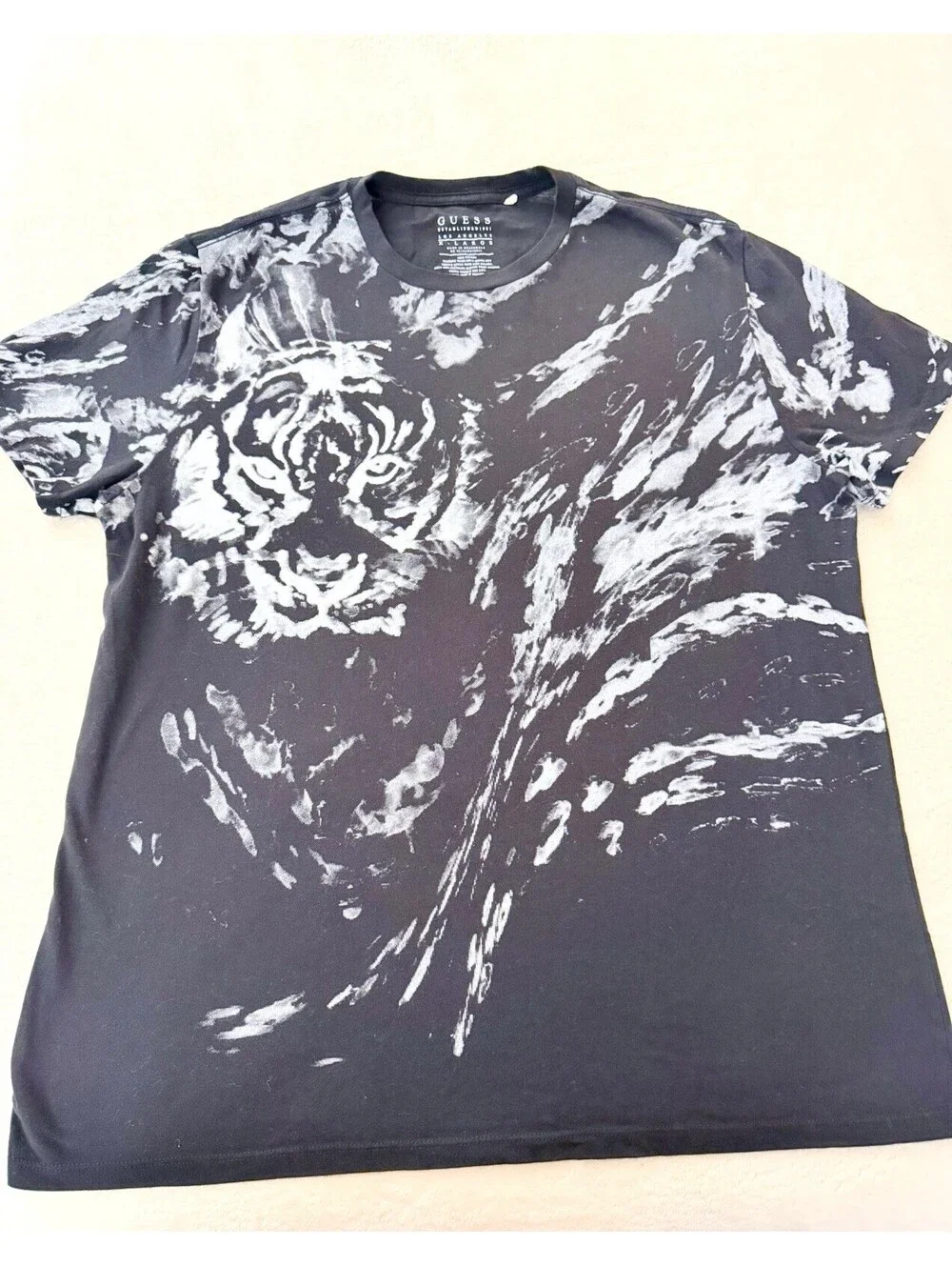 GUESS Men’s Tiger Graphic Tee XL Black Cotton Crew Neck Short Sleeve Shirt - Picture 2 of 8